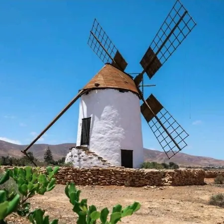 Holiday home Encantadora Casita Con Molino Y Piscina Antigua (Fuerteventura)
