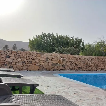 Encantadora Casita Con Molino Y Piscina